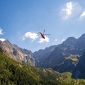 Ein 30-minütiger Helikopterflug Mit Privatpilot Durch Die Wunderschöne Schweizer Bergwelt - Geschenkbox Unisex