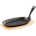 Tornwald-Schmiede, Tornwald-Schmiede Profi-Gusseisen-Servierpfanne mit Untersetzer, 24 x 14 x 2,2 cm, 820 g