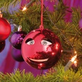infactory Singende Weihnachtsbaumkugel in rot