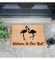 Home - Fussmatte Welcome To Our Nest Flamingo 60 x 40 x 1.5 cm - Camel und Schwarz